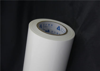 Grueso caliente de la película adhesiva 0.05m m del derretimiento de EVA de la baja temperatura para las telas de papel de madera